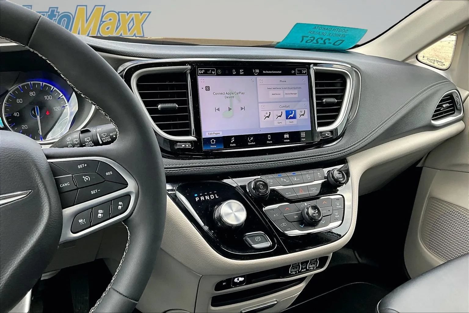 Used 2024 Chrysler Pacifica Touring-L FWD image 9