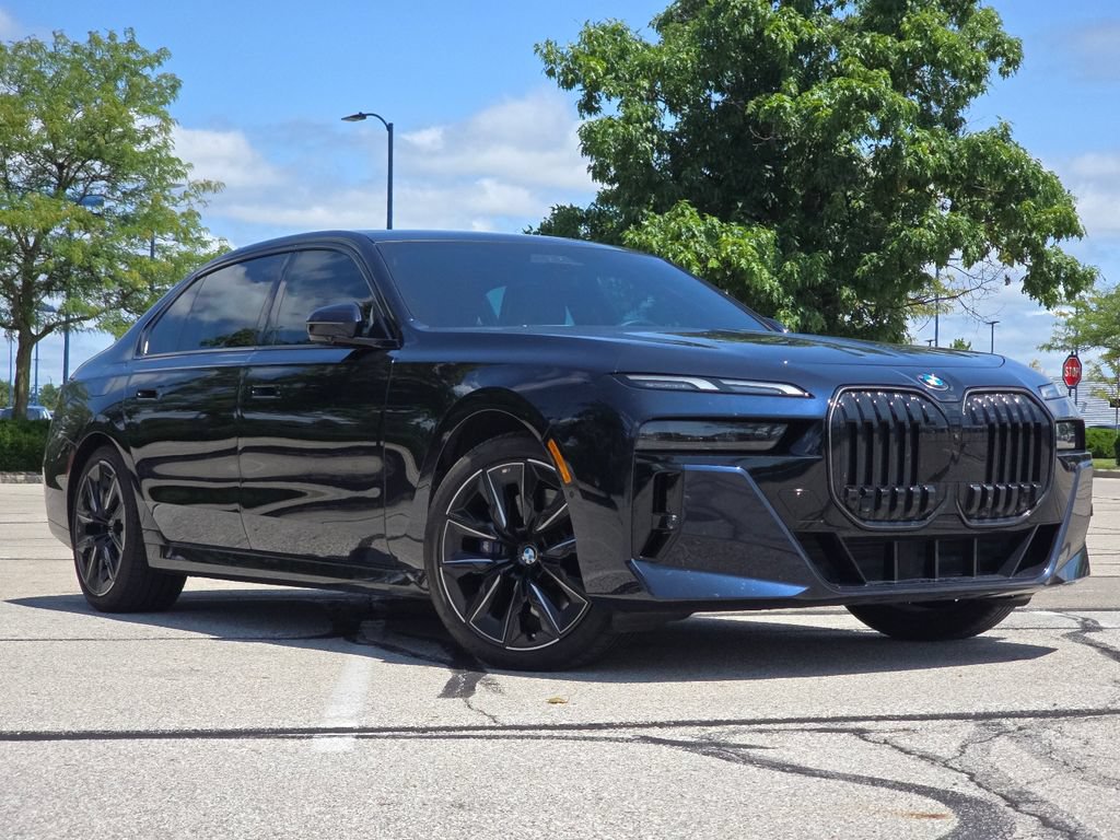 Used 2024 BMW 760i xDrive AWD/4WD image 2
