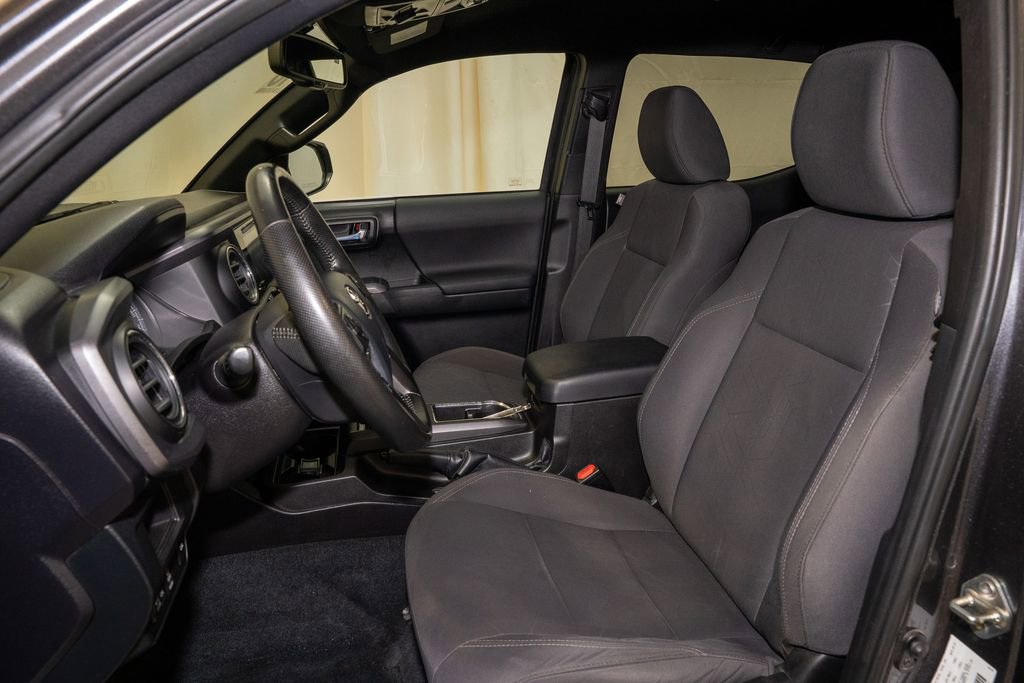 Used 2016 Toyota Tacoma TRD Off-Road image 9