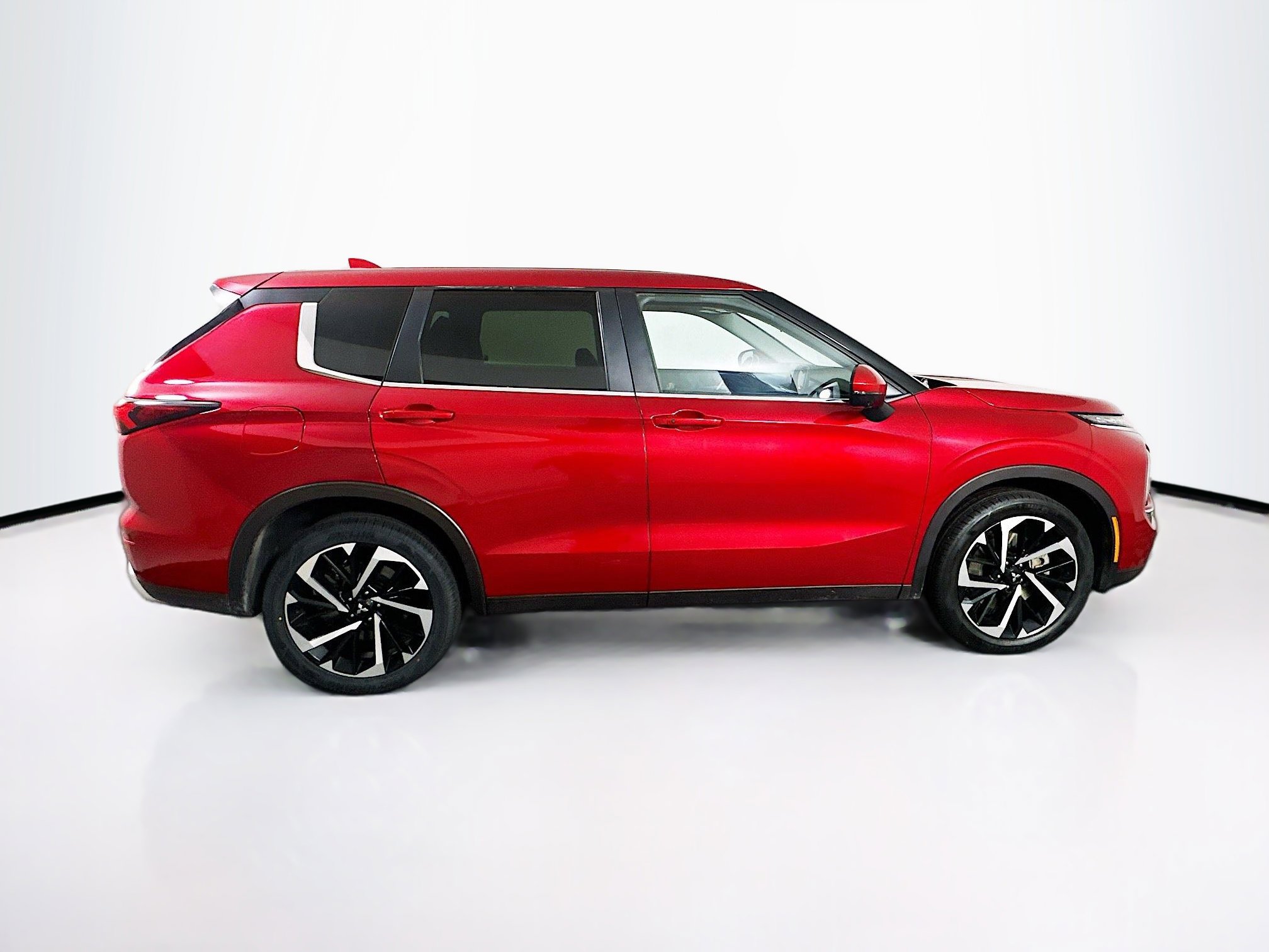 Used 2024 Mitsubishi Outlander SE image 10