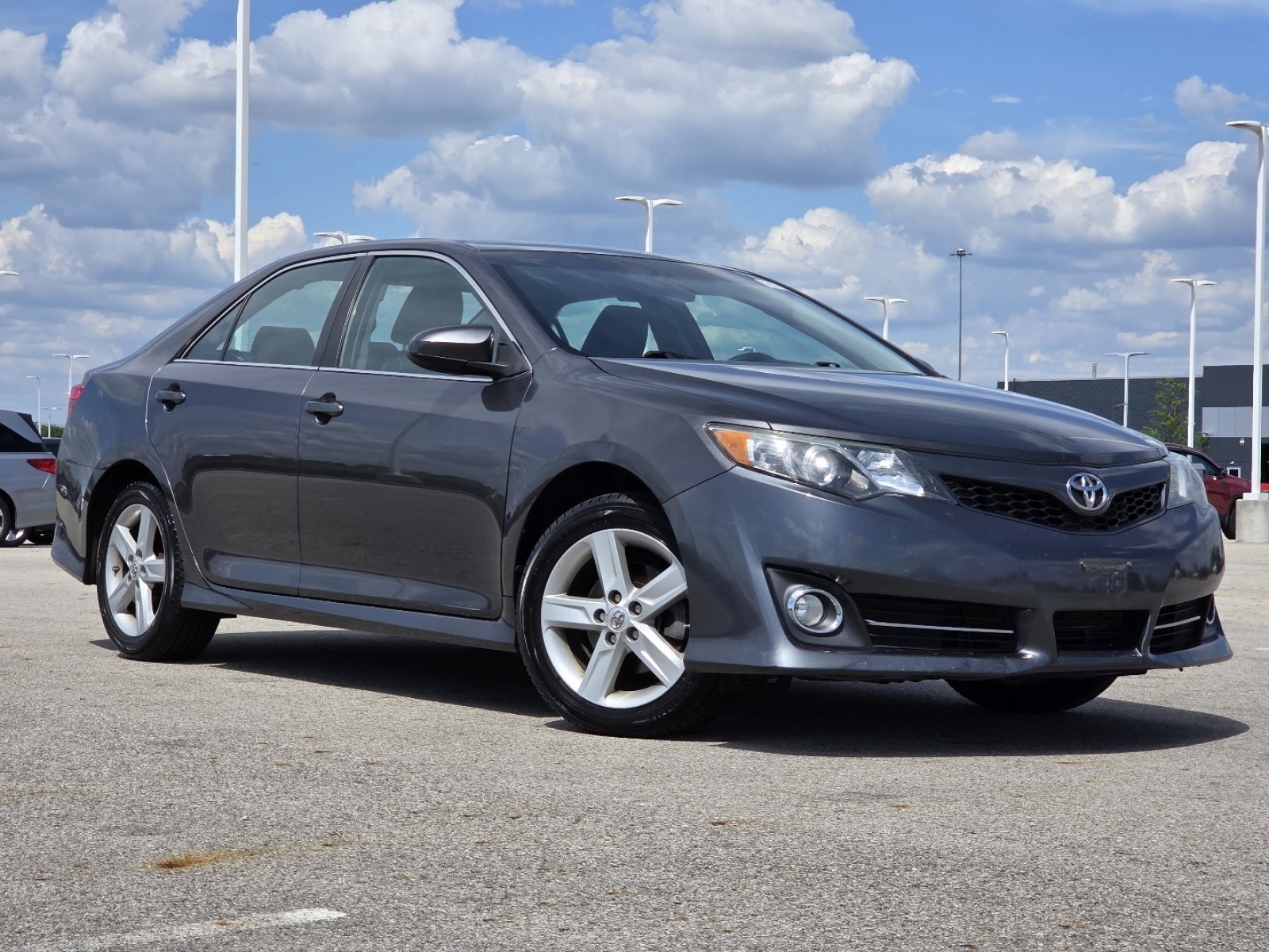 Used 2013 Toyota Camry SE FWD image 2