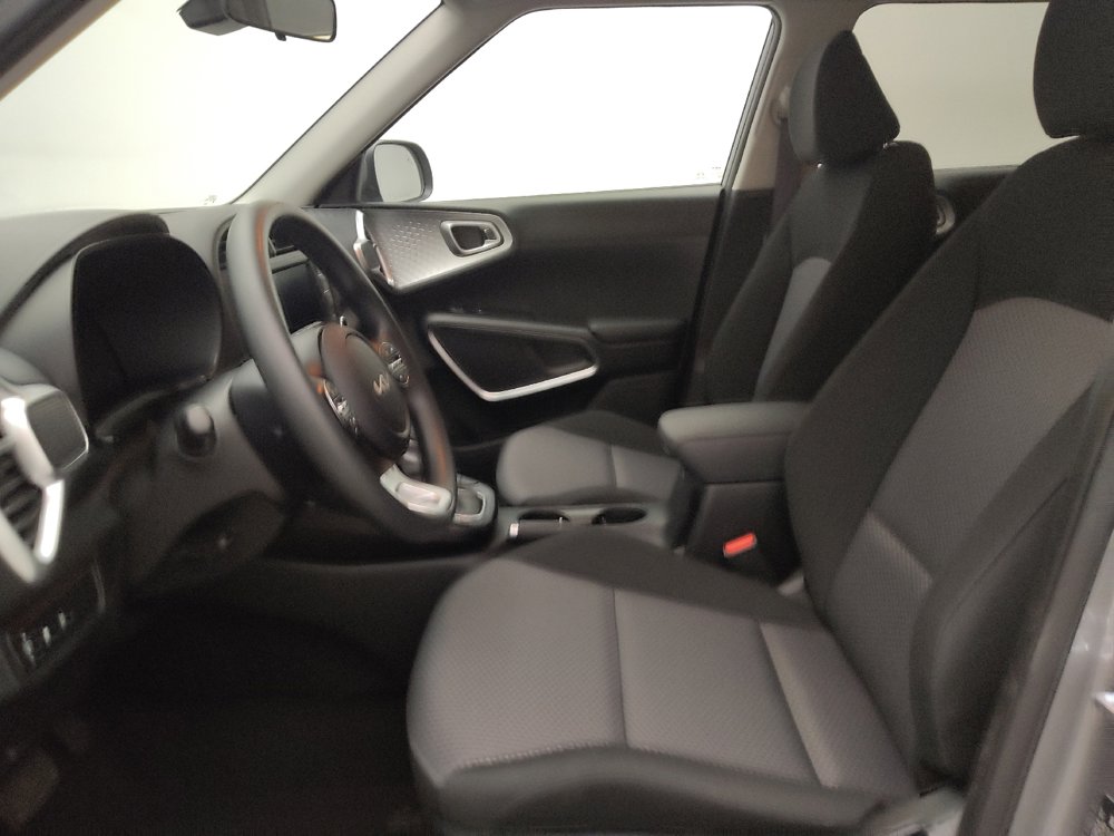 Used 2025 Kia Soul LX image 17