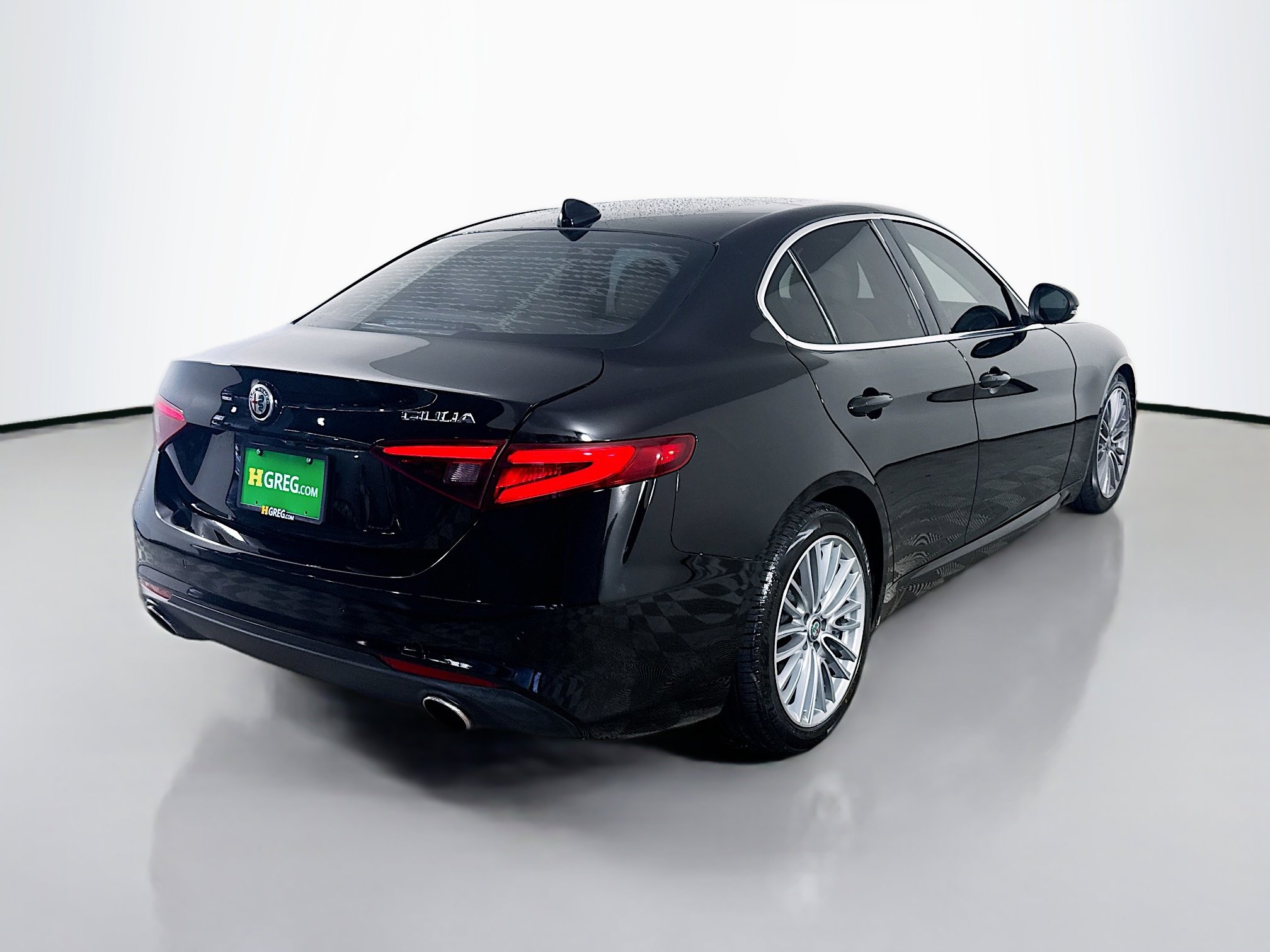 Used 2018 Alfa Romeo Giulia Ti w/ Quick Order Package 22Z Lusso image 10