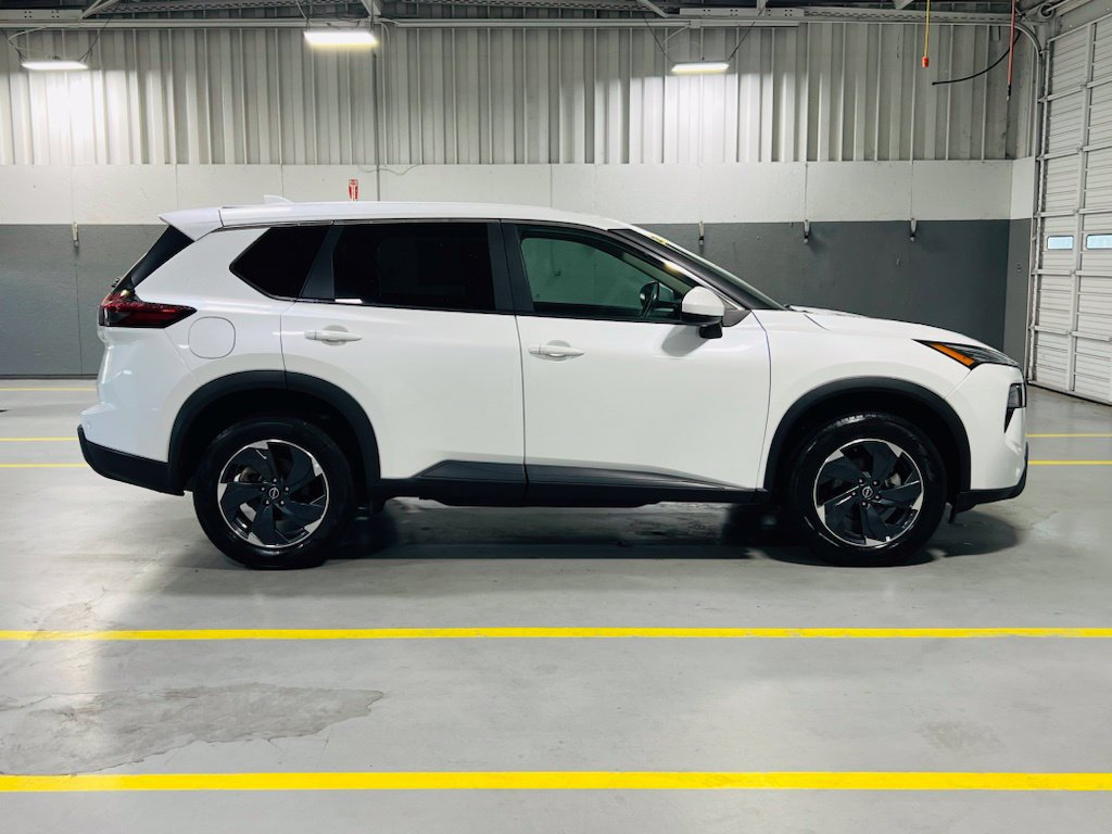 Used 2024 Nissan Rogue SV AWD/4WD image 18