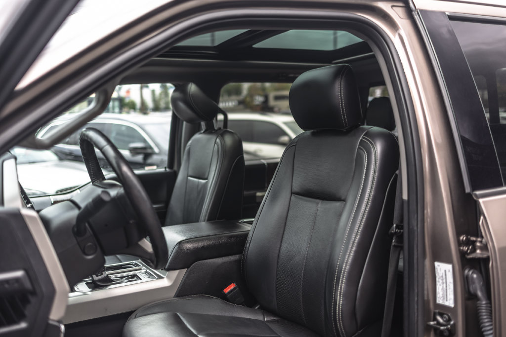 Used 2018 Ford F150 Lariat w/ Equipment Group 502A Luxury AWD/4WD image 13