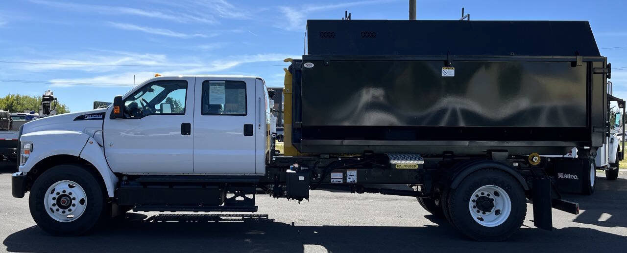 Used 2023 Ford F750 2WD Crew Cab Super Duty image 8