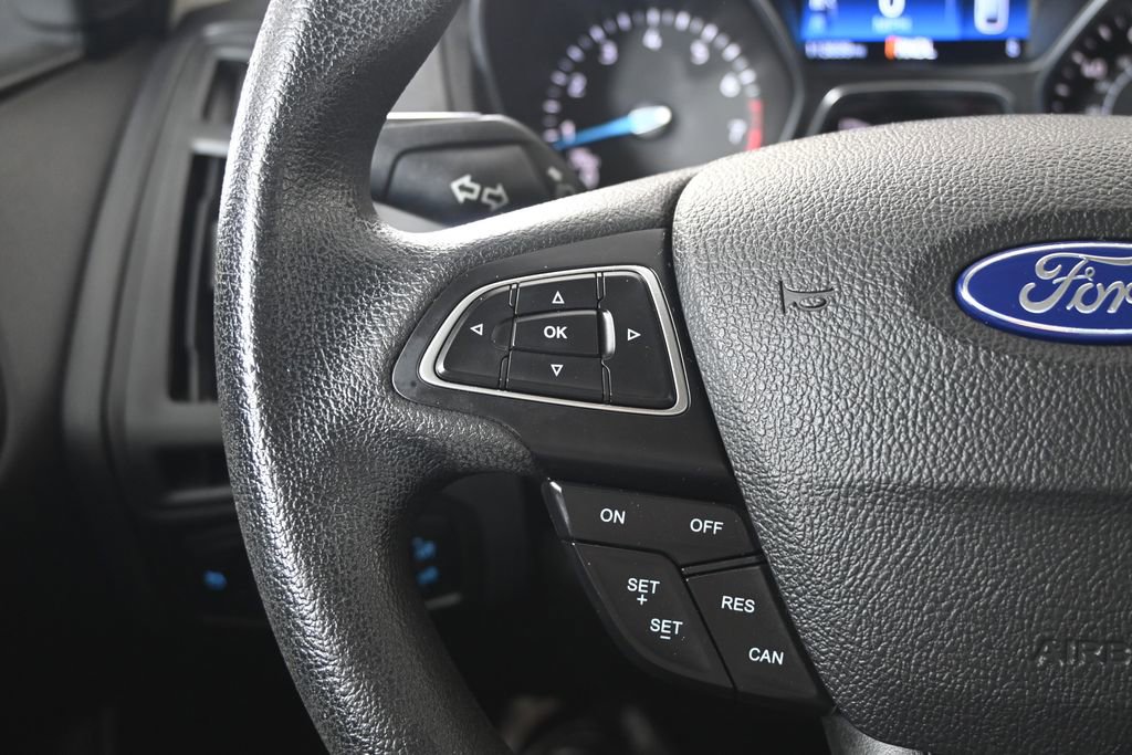 Used 2017 Ford Focus SE FWD image 32
