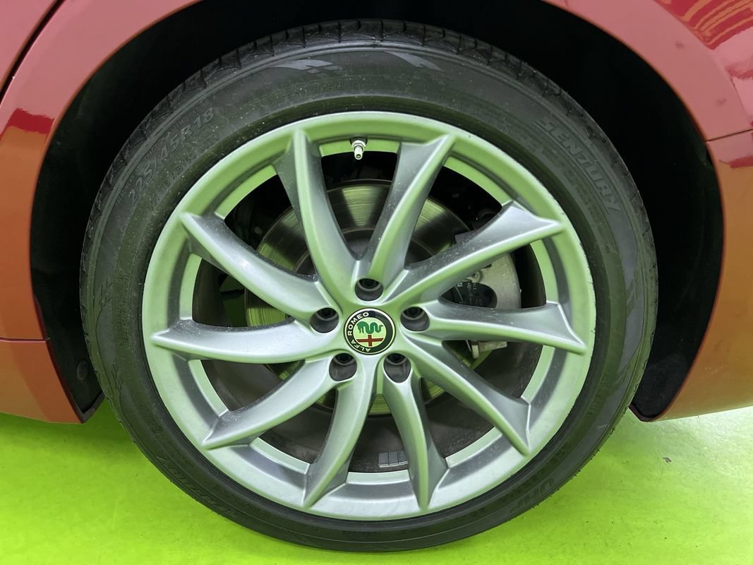 Used 2019 Alfa Romeo Giulia RWD image 14