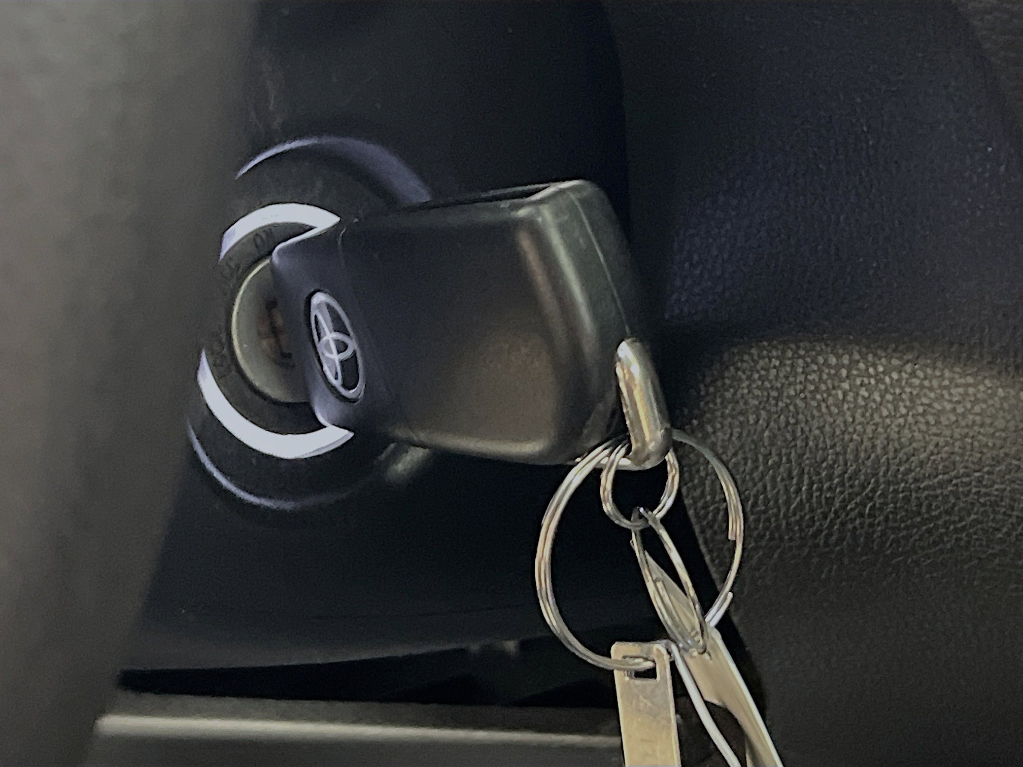 Used 2021 Toyota RAV4 LE image 23