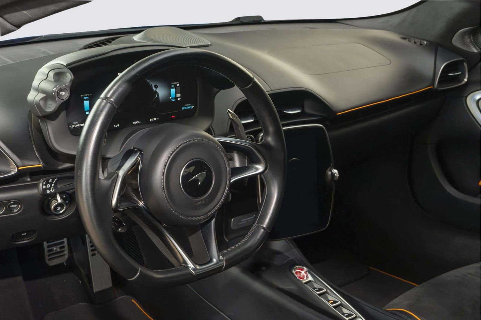 Used 2023 McLaren Artura RWD image 24