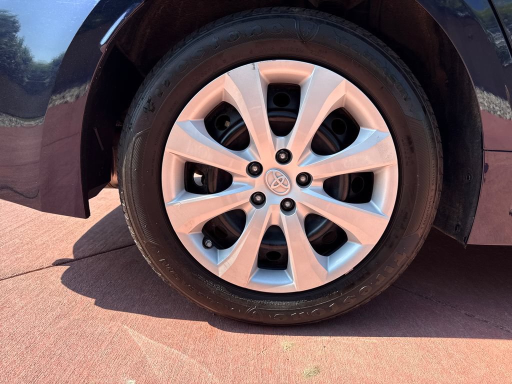 Used 2022 Toyota Corolla LE FWD image 32