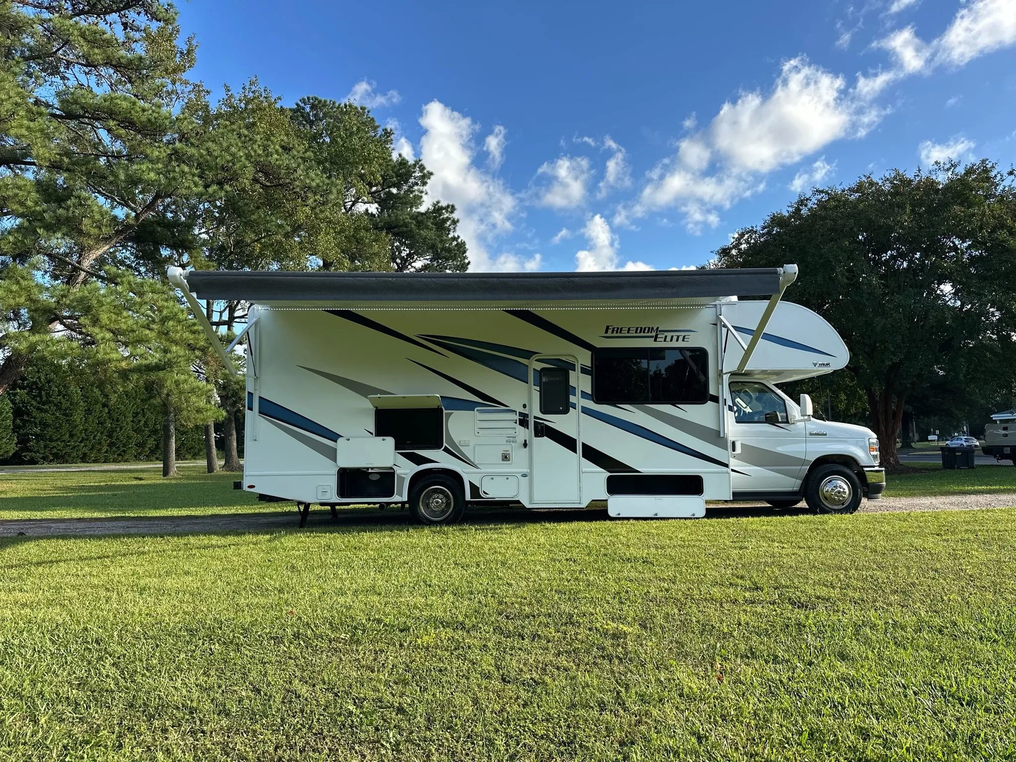 Used 2021 Ford E-450 and Econoline 450 Super Duty w/ Motorhome Prep Package image 2
