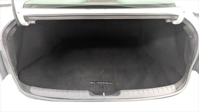 Used 2025 Hyundai Elantra SE FWD image 18