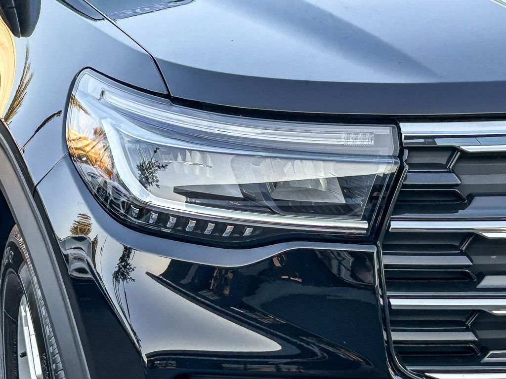 Used 2026 Ford Explorer Active RWD image 4