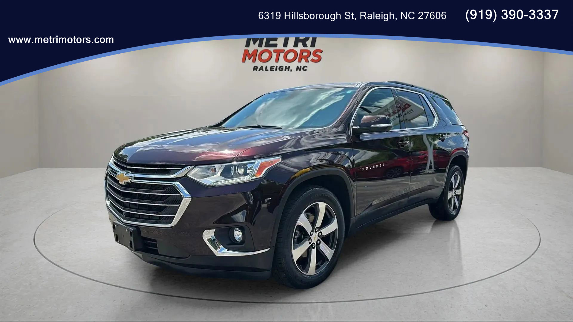Used 2021 Chevrolet Traverse LT w/ LT Premium Package image 1