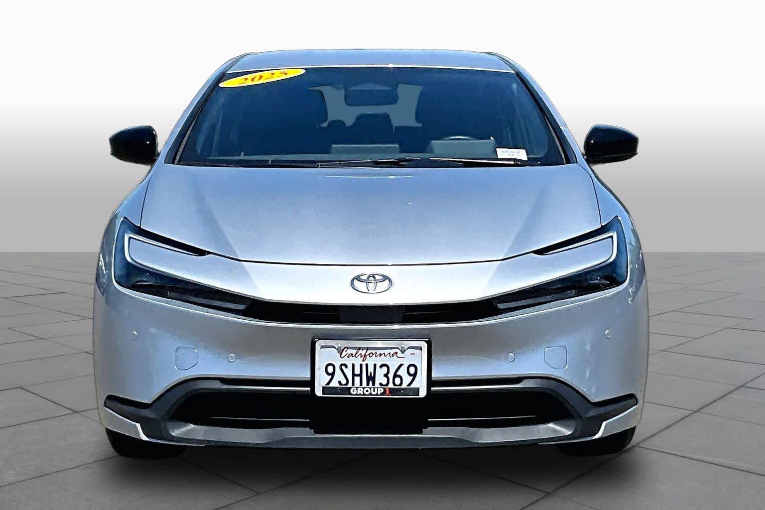 Used 2025 Toyota Prius LE FWD image 3