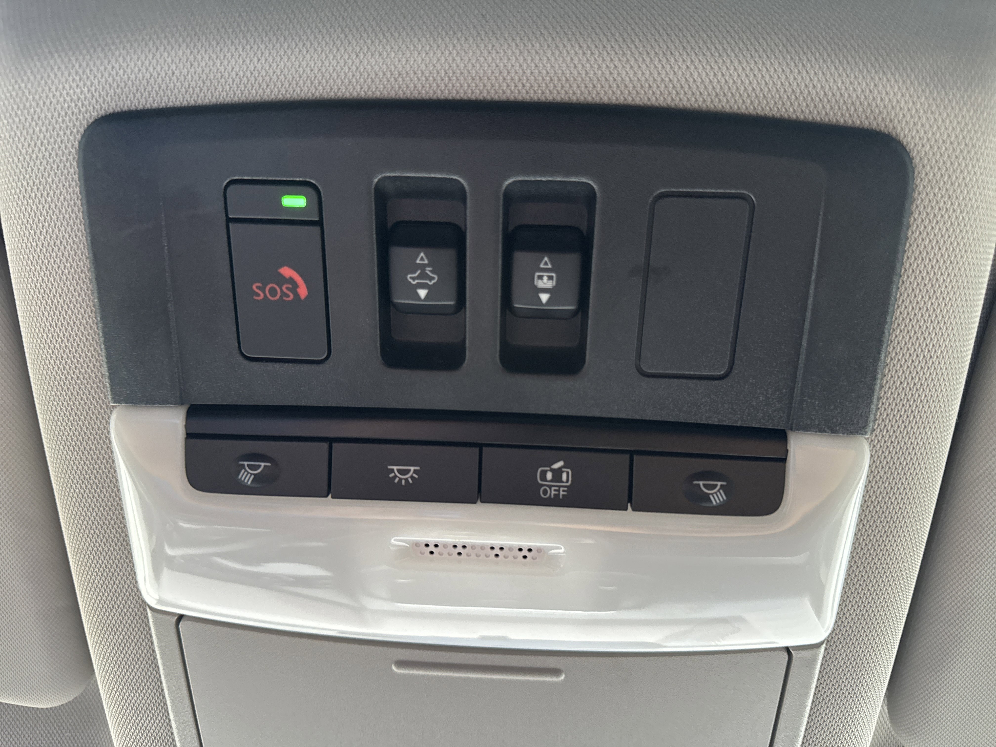 Used 2023 Nissan Rogue SV w/ SV Premium Package image 23