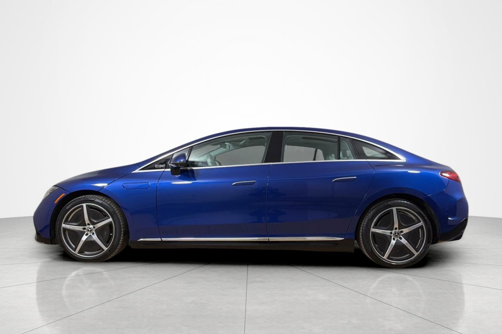 Used 2023 Mercedes-Benz EQE 350+ 4MATIC Sedan image 2