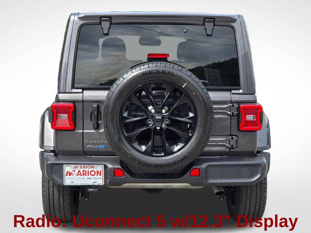 Used 2025 Jeep Wrangler Unlimited Sahara AWD/4WD image 16