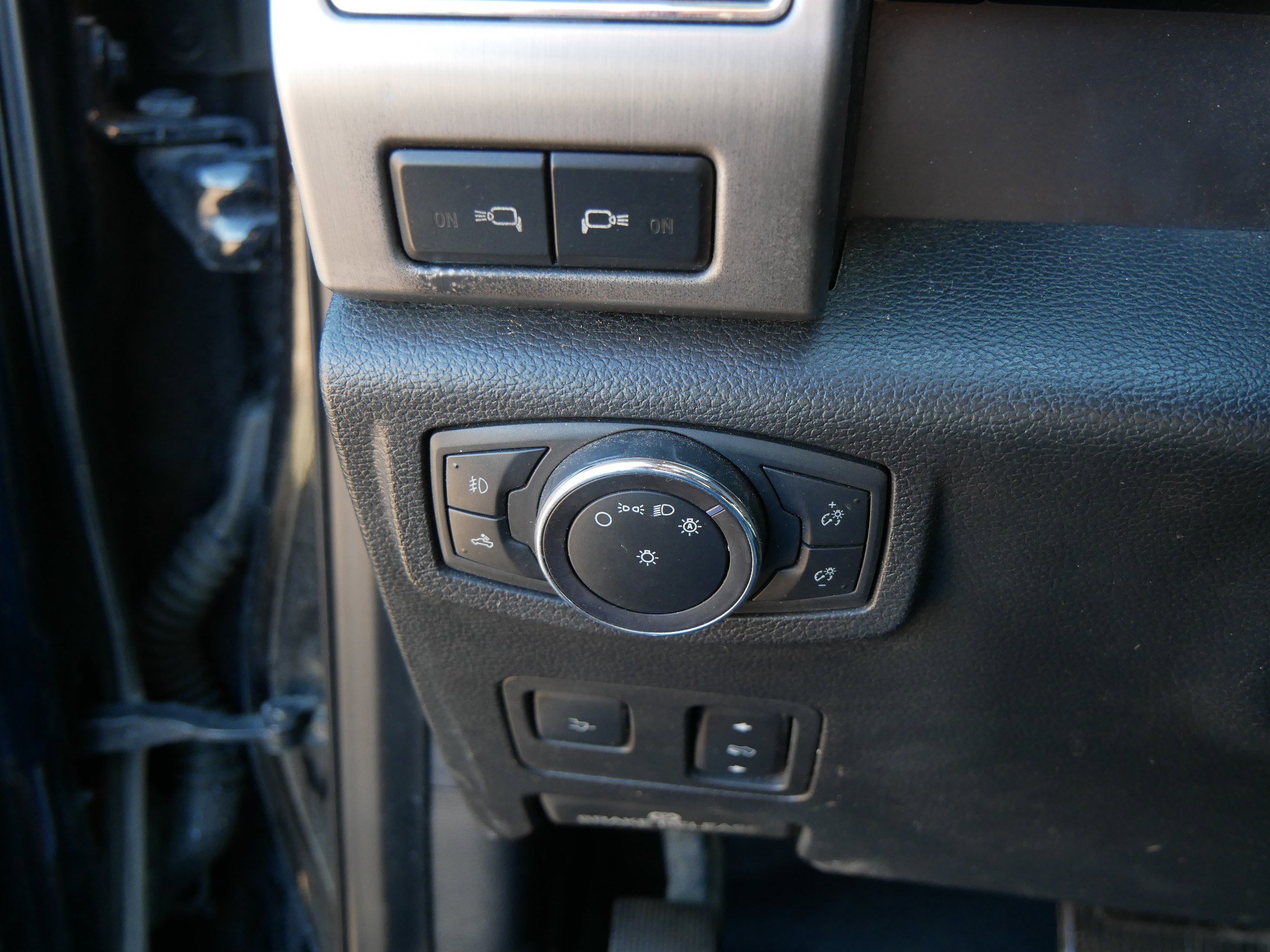 Used 2021 Ford F350 Platinum w/ Tremor Off-Road Package image 26