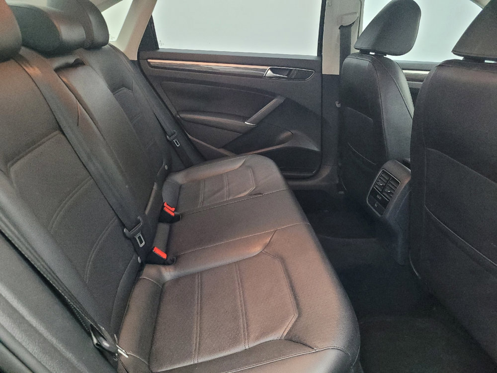 Used 2017 Volkswagen Passat 1.8T SE image 19