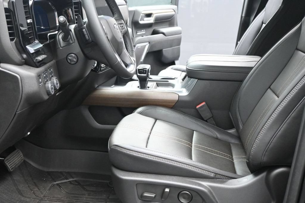 New 2025 Chevrolet Silverado 1500 High Country w/ Midnight Edition AWD/4WD image 25