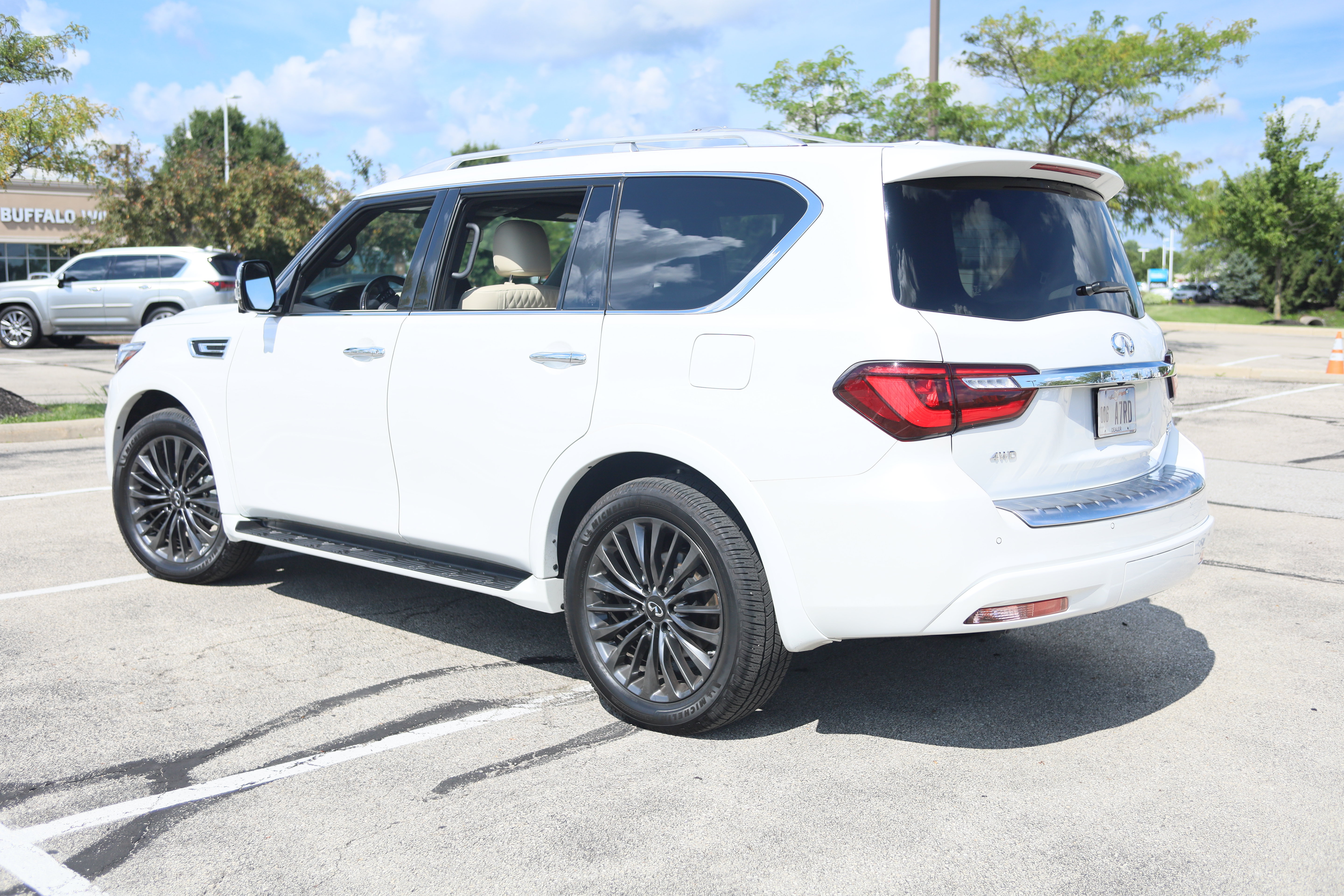 Used 2024 INFINITI QX80 Sensory w/ Cargo Package AWD/4WD image 4