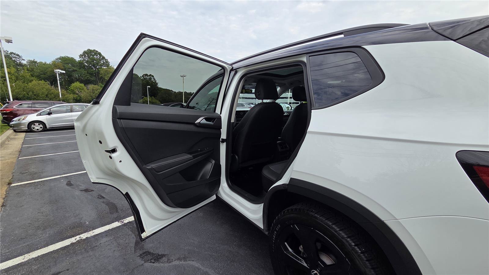 Certified 2025 Volkswagen Taos SE AWD/4WD image 28