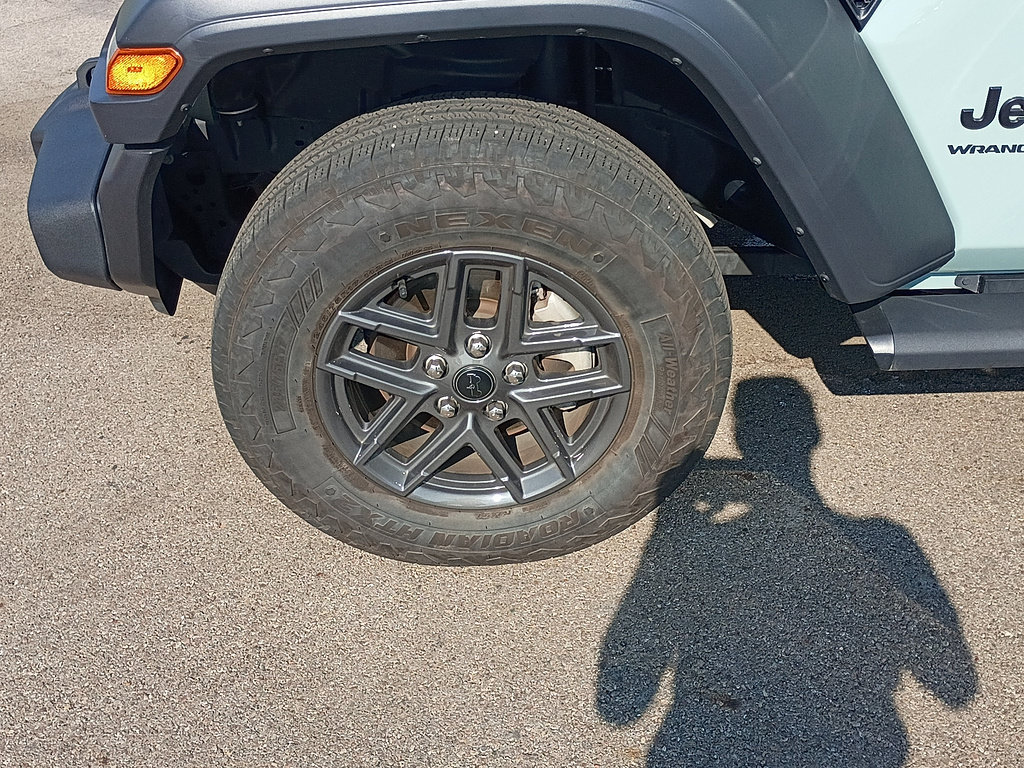 Used 2024 Jeep Wrangler Unlimited Sport AWD/4WD image 10