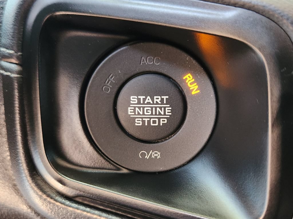 Used 2024 Jeep Wrangler Unlimited Sahara w/ Technology Group AWD/4WD image 12