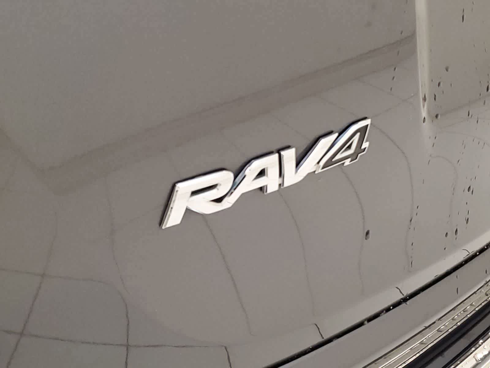 Used 2018 Toyota RAV4 XLE w/ Plus Extra Value Package AWD/4WD image 20