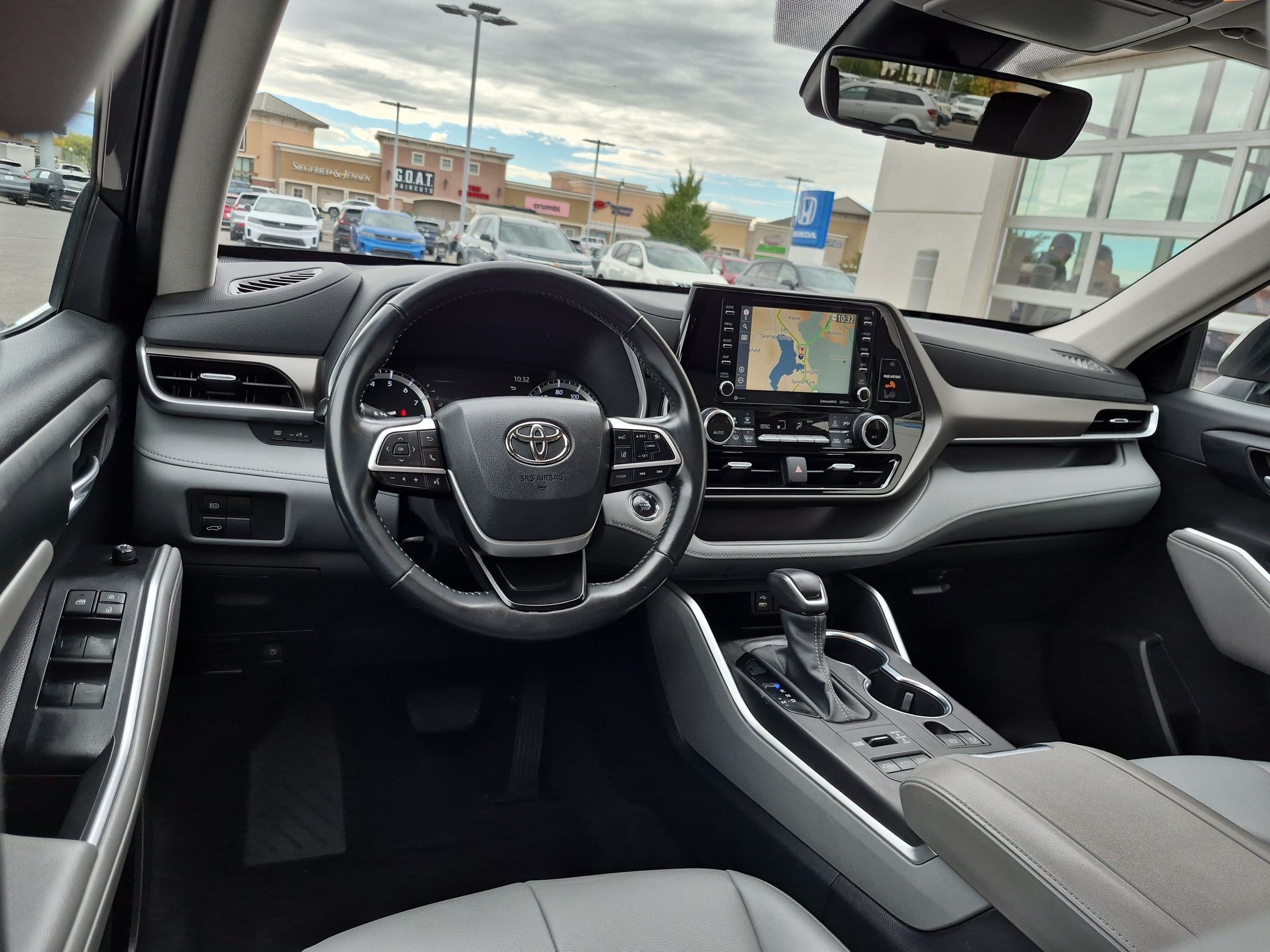 Used 2022 Toyota Highlander XLE AWD/4WD image 31