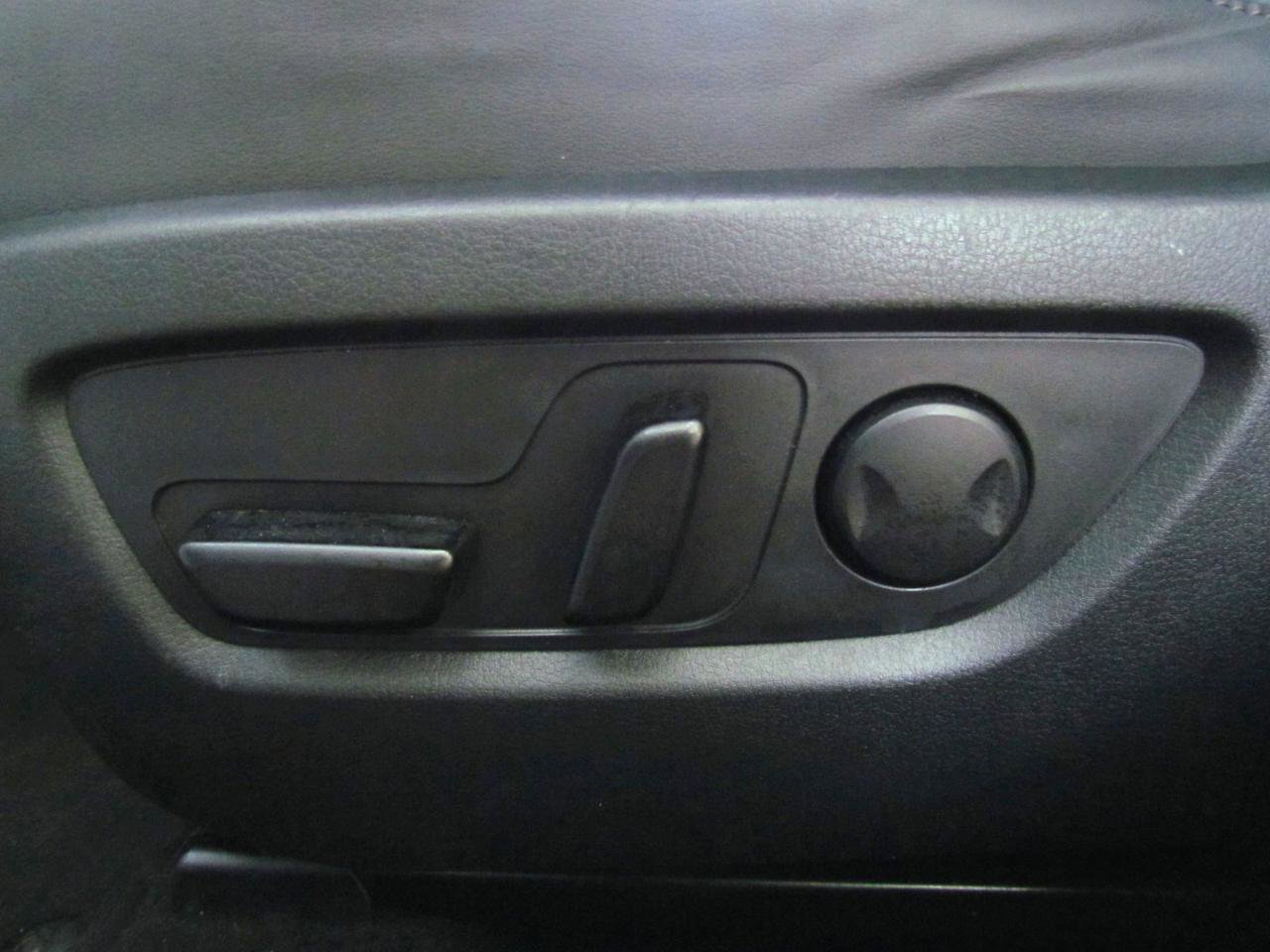 Used 2021 MAZDA CX-30 AWD 2.5 S w/ Premium Package image 16