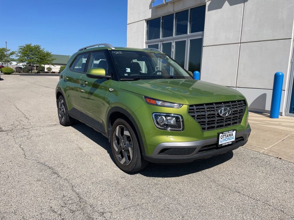 Used 2024 Hyundai Venue SEL FWD image 1