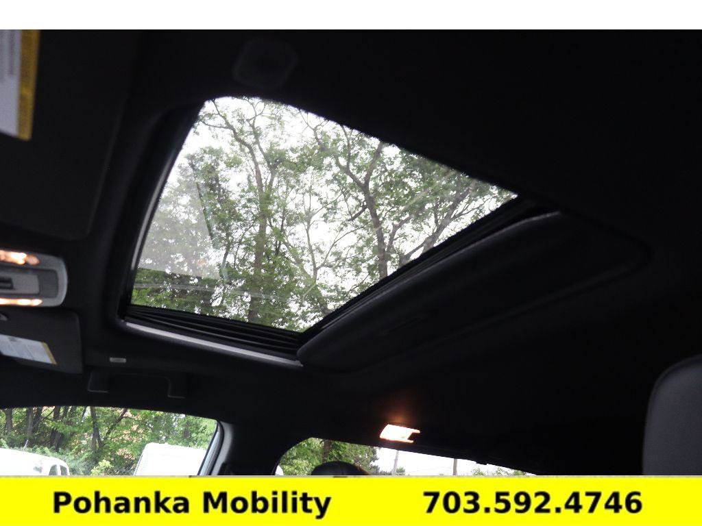 Used 2025 Toyota Sienna XSE w/ XSE Plus Package FWD image 30