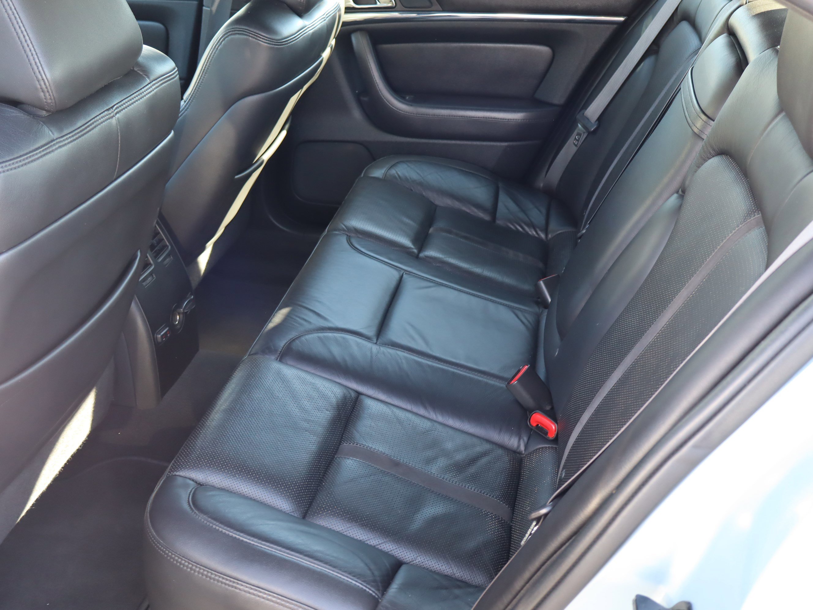 Used 2009 Lincoln MKS image 31