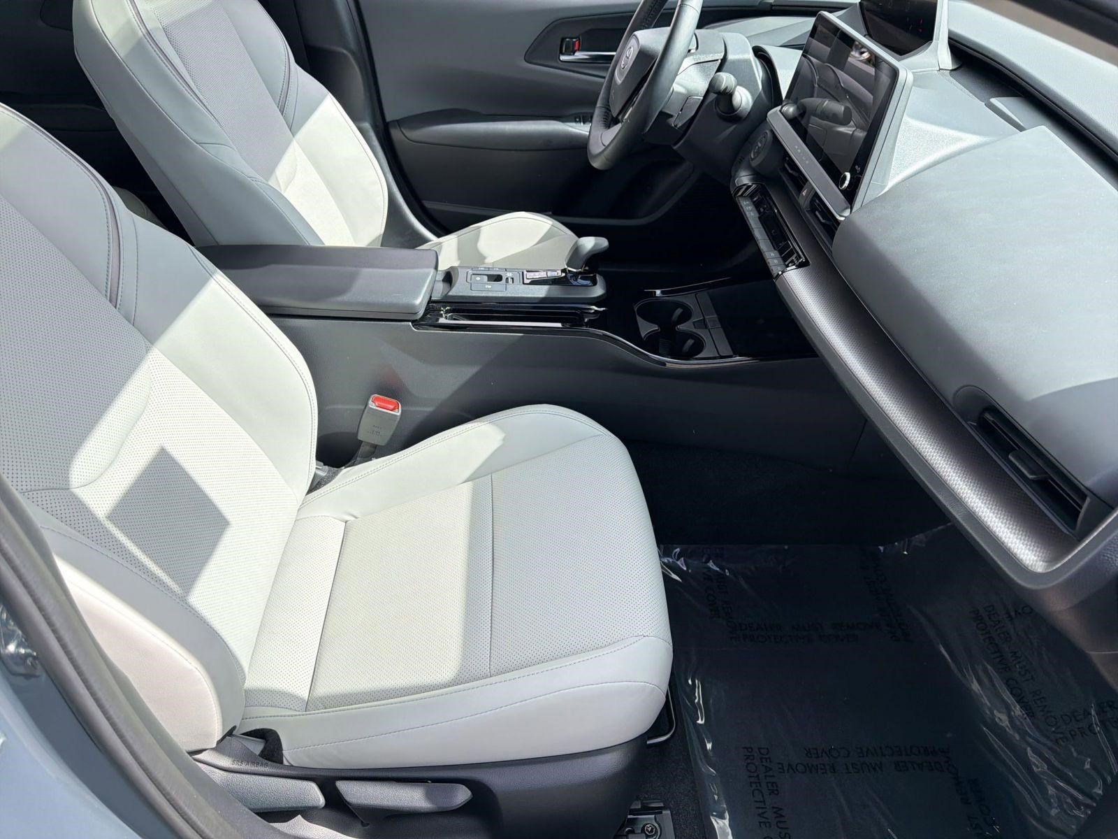 Used 2025 Toyota Prius XLE image 31