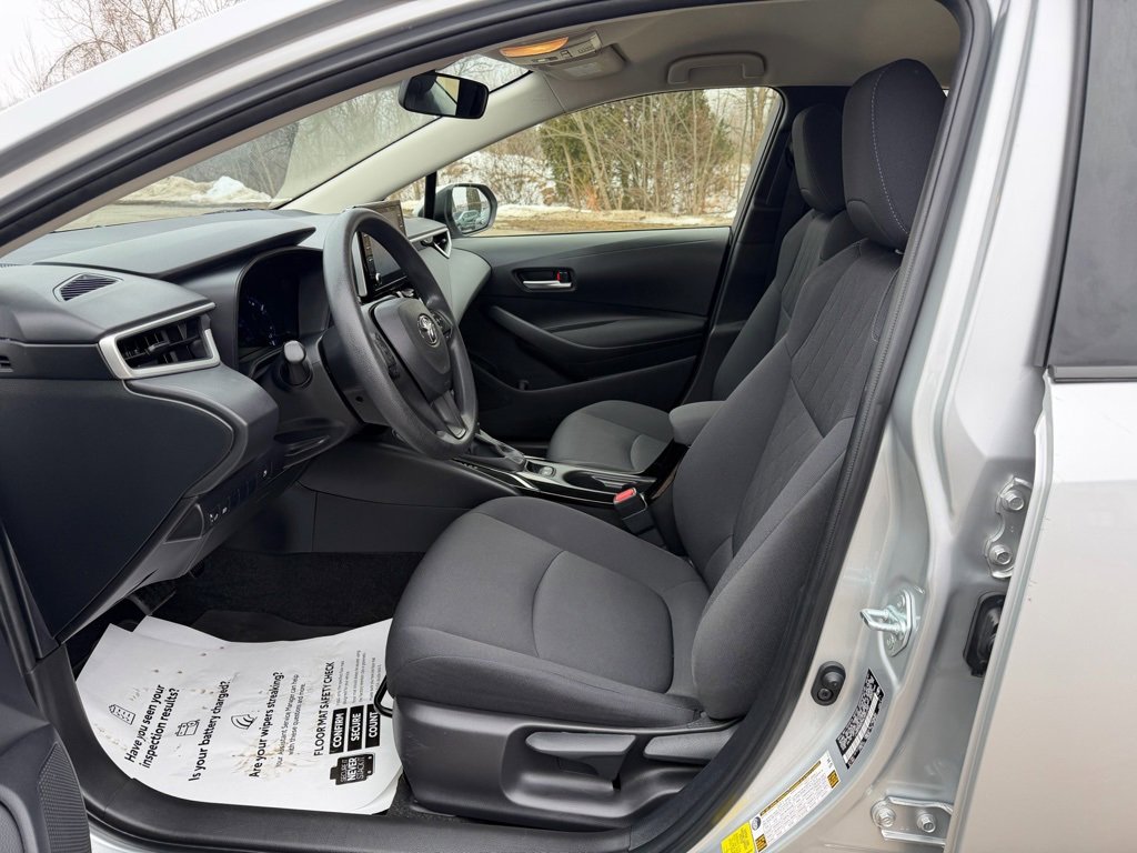 Used 2021 Toyota Corolla LE image 11