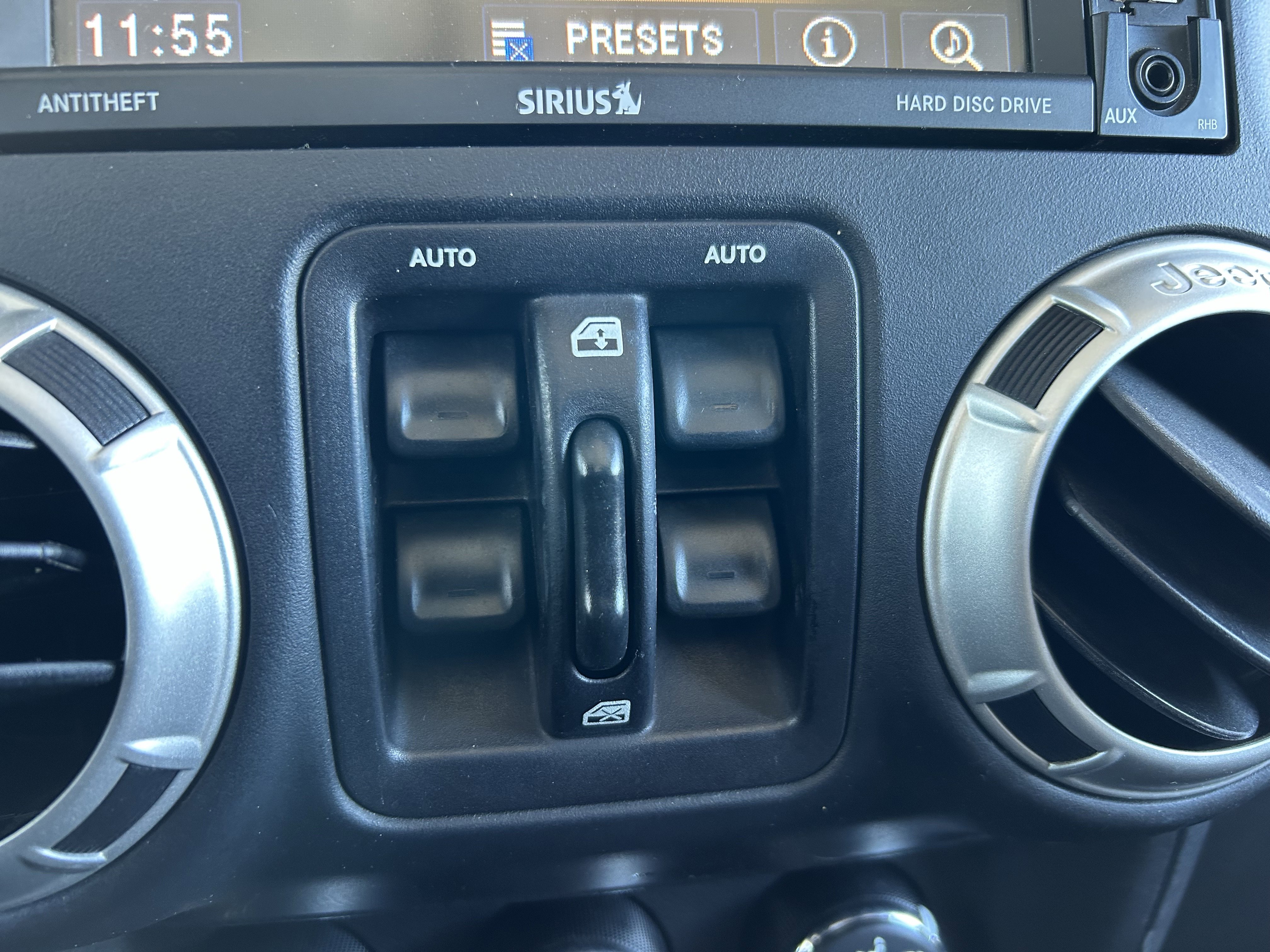 Used 2017 Jeep Wrangler Unlimited Rubicon image 13