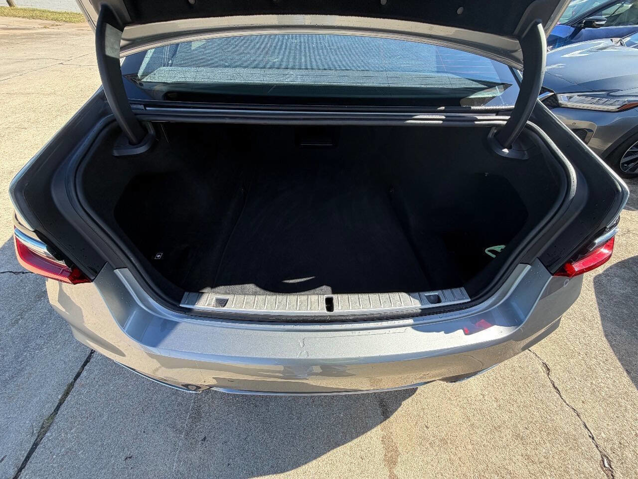 Used 2020 BMW 740i w/ M Sport Package image 11