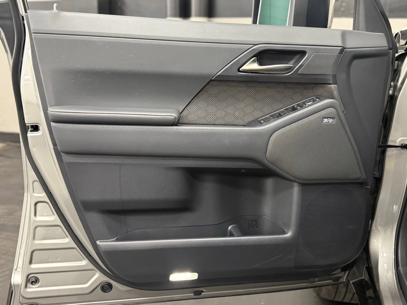 Used 2024 Lexus GX 550 w/ Accessory Package (2T) image 17