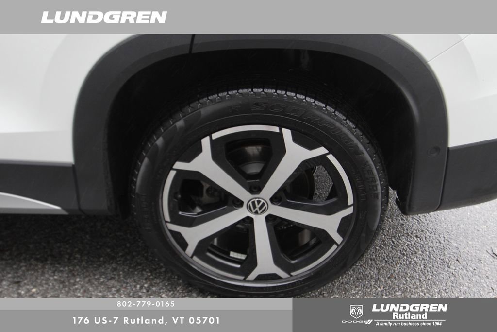 Used 2025 Volkswagen Tiguan SE w/ Panoramic Sunroof Package AWD/4WD image 14