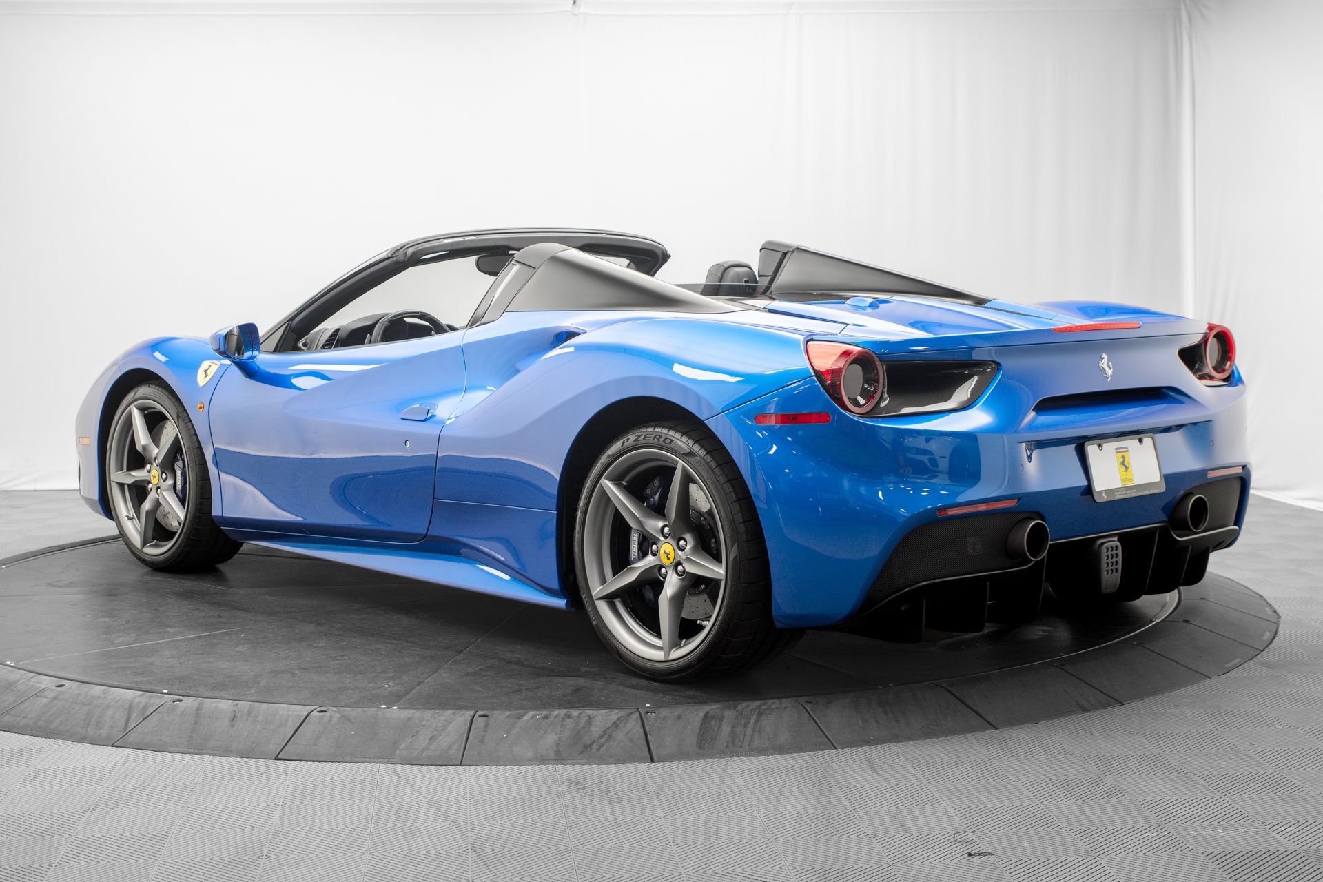 Used 2017 Ferrari 488 Spider RWD image 5