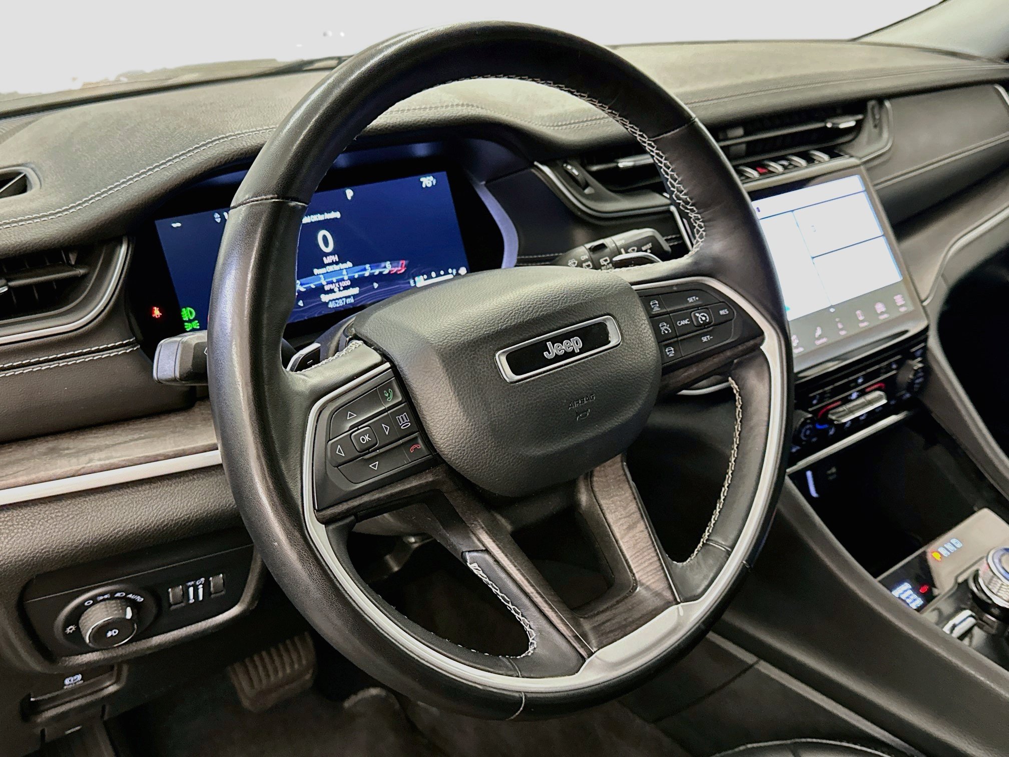 Used 2022 Jeep Grand Cherokee L Limited AWD/4WD image 18