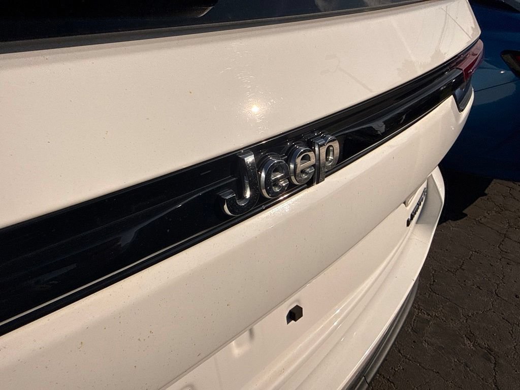 Certified 2023 Jeep Grand Cherokee Limited AWD/4WD image 18