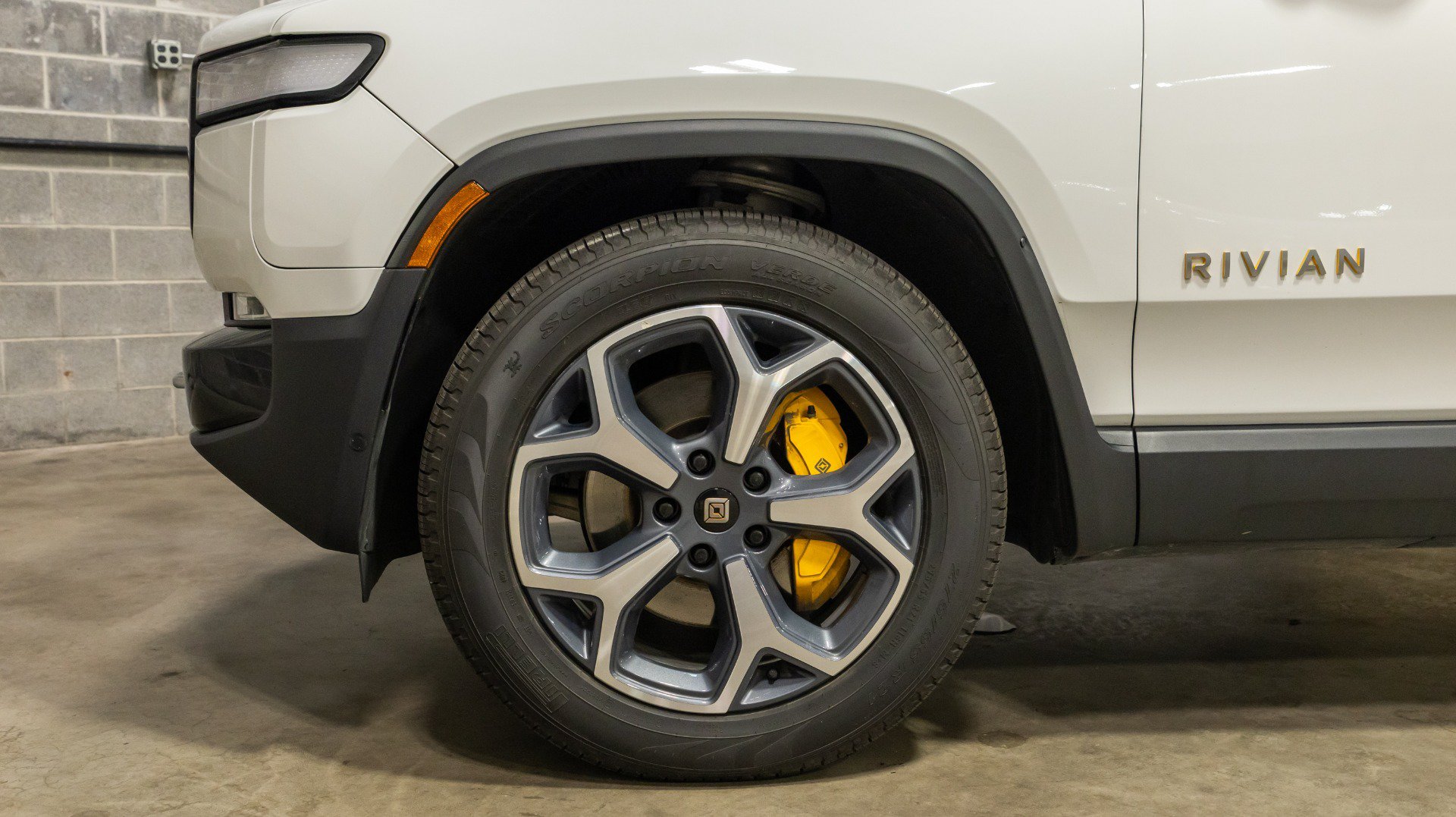 Used 2022 Rivian R1T Adventure AWD/4WD image 25