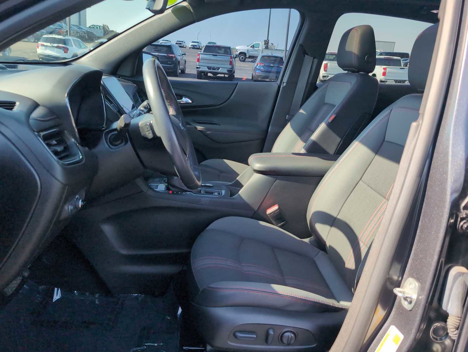 Used 2022 Chevrolet Equinox RS w/ Infotainment Package AWD/4WD image 22