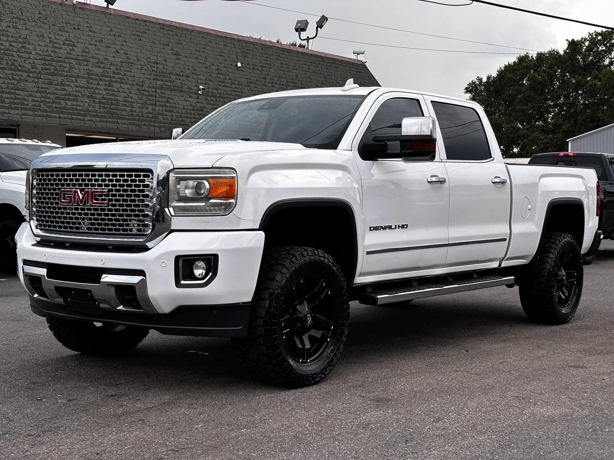 Used 2015 GMC Sierra 2500 Denali w/ Duramax Plus Package AWD/4WD image 8