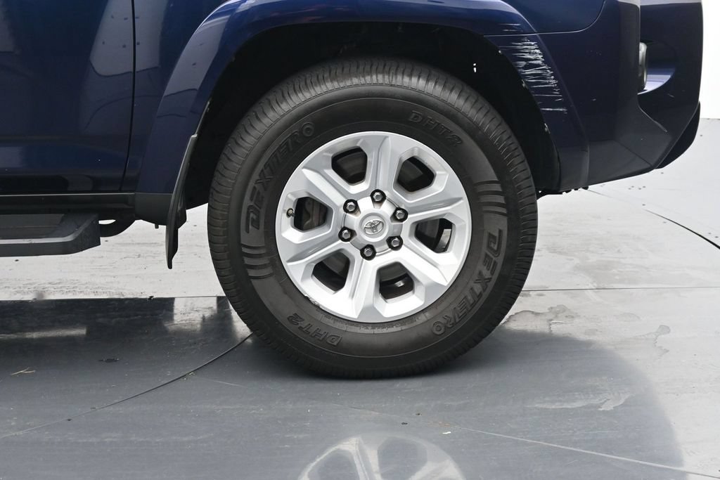 Used 2020 Toyota 4Runner SR5 Premium w/ Moonroof Package AWD/4WD image 11