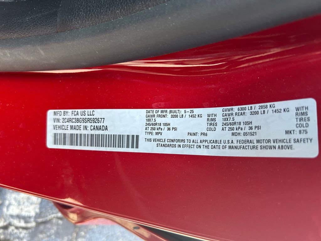 Used 2025 Chrysler Pacifica Select AWD/4WD image 32